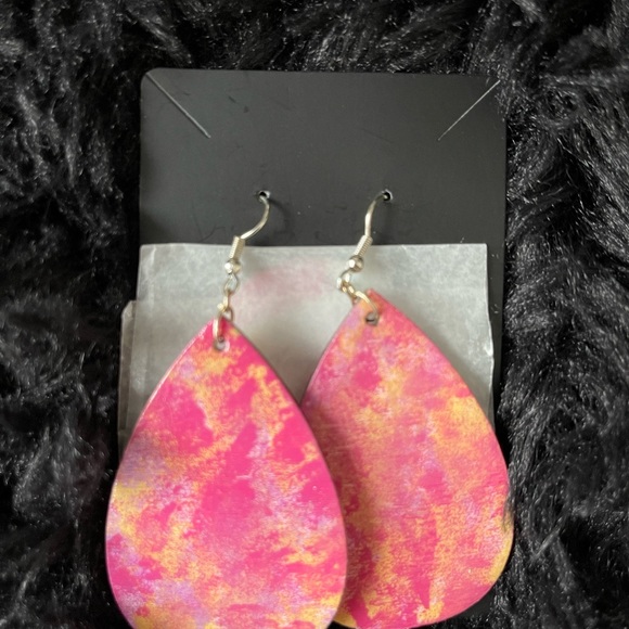 Faith Earrings - Picture 3 of 4